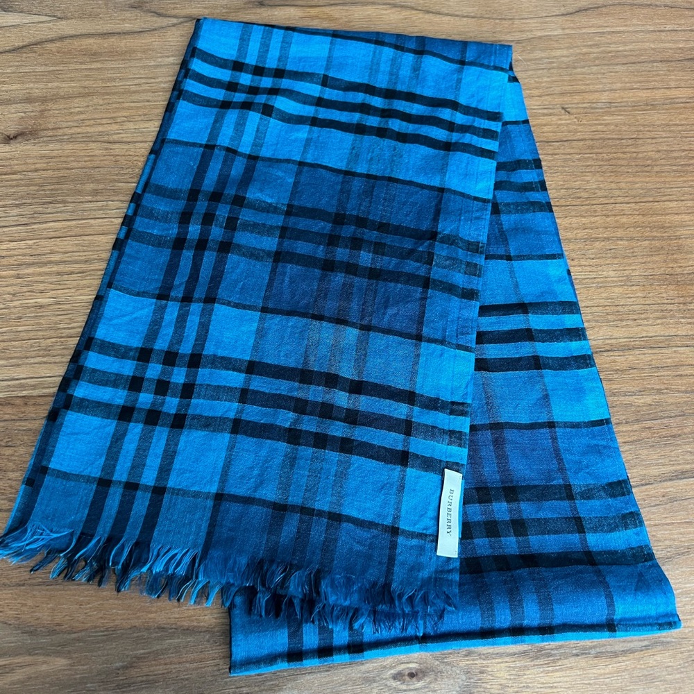 Burberry London Lash Fringe Scarf in Turquoise blue